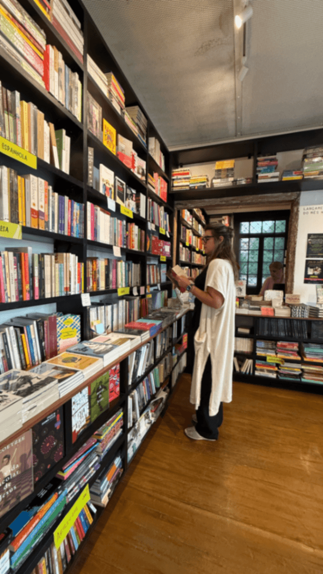 Livraria Candeeiro - Foto 2