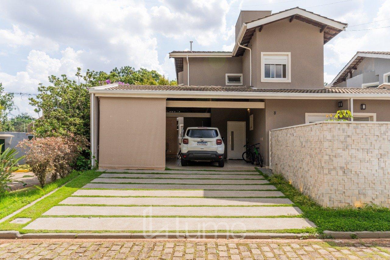 Vida de vila e piscina no quintal